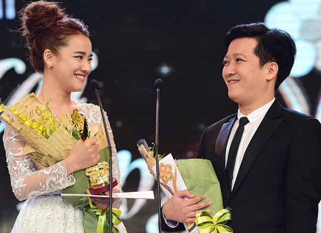 Muôn kiểu tỏ tình của sao Vbiz: Người cướp sóng truyền hình, người lên tận đỉnh núi nói lời trăm năm - Ảnh 13. Muôn kiểu tỏ tình của sao Vbiz: Người cướp sóng truyền hình, người lên tận đỉnh núi nói lời trăm năm - Ảnh 13.