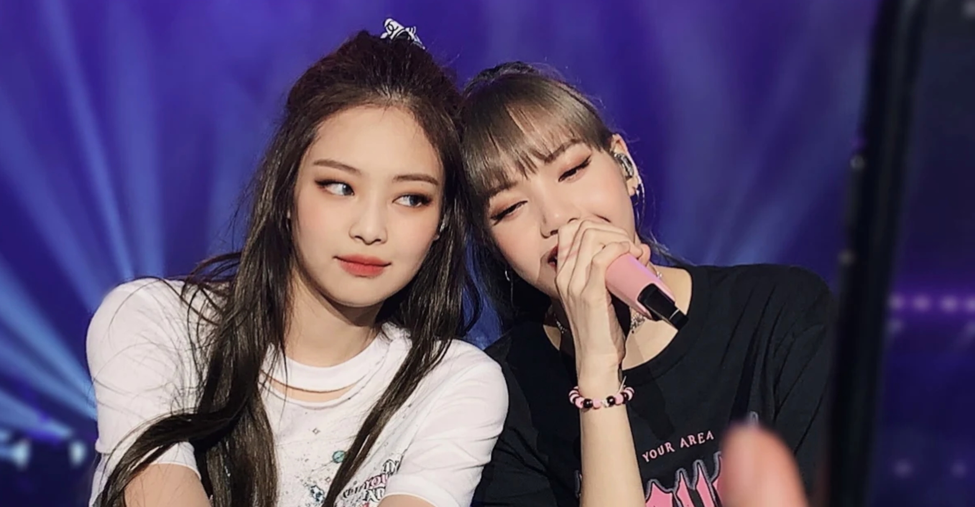 Thuyền Jenlisa được dịp căng buồm ra khơi: Jennie và Lisa thả thính nhau đến mức nghiện tại concert Black Pink ở Mỹ - Ảnh 1. Thuyền Jenlisa được dịp căng buồm ra khơi: Jennie và Lisa thả thính nhau đến mức nghiện tại concert Black Pink ở Mỹ - Ảnh 1.