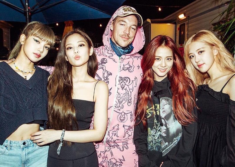 Soi tr&igrave;nh tiếng Anh của 2 nh&oacute;m nhạc to&agrave;n cầu BTS v&agrave; Black Pink: Bất ngờ với lỗ hổng đ&aacute;ng quan ngại của đại diện YG - Ảnh 1.