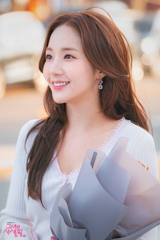 Dù bị không ít người chê, kiểu tóc của Park Min Young vẫn được con gái Hàn thi nhau để theo - Ảnh 1.