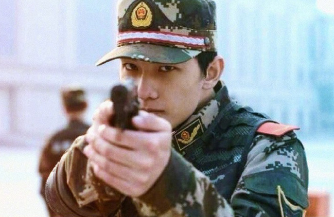 Quên đại úy Song Joong Ki đi, Dương Dương mới là quân nhân điển trai xuất sắc nhất Châu Á! - Ảnh 10.