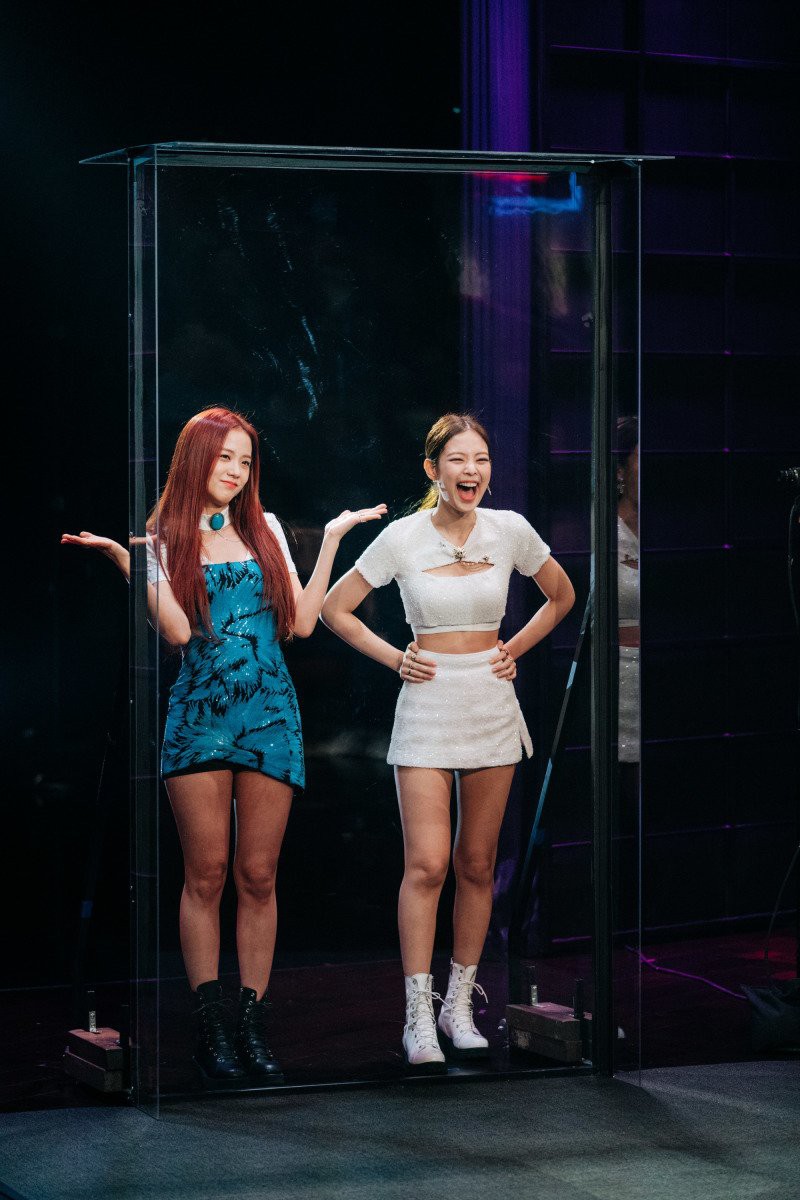BLACKPINK chơi bắn hoa quả trên truyền hình Mỹ, Jennie hiện nguyên hình là thỏ con nhút nhát! - Ảnh 9. BLACKPINK chơi bắn hoa quả trên truyền hình Mỹ, Jennie hiện nguyên hình là thỏ con nhút nhát! - Ảnh 9.