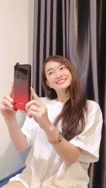 Sao Việt với loạt biểu cảm dễ thương trước chiếc smartphone c&oacute; camera &ldquo;t&agrave;ng h&igrave;nh&rdquo; - Ảnh 3.