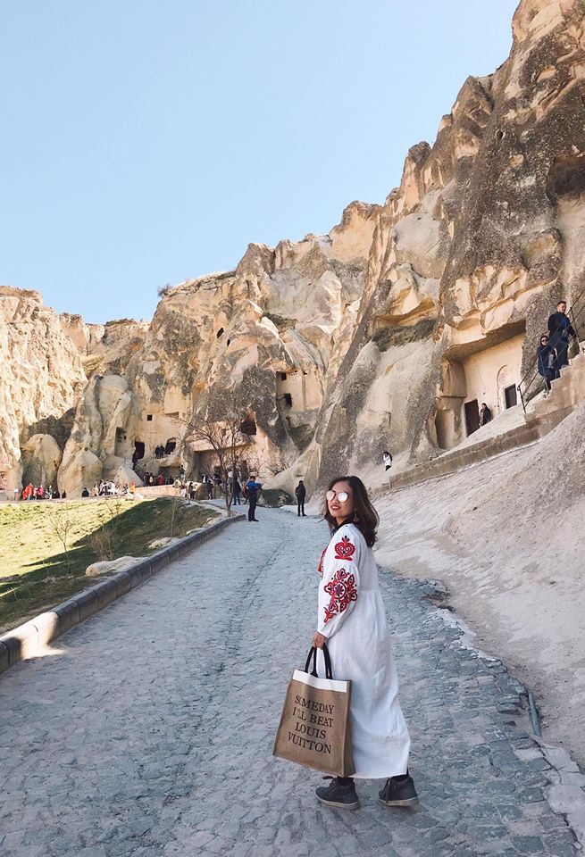 Loạt trải nghiệm cực đã của cô bạn người Việt tại Cappadocia (Thổ Nhĩ Kì): Ngủ trong hang, bay cùng khinh khí cầu, lái xe jeep qua thung lũng - Ảnh 9.