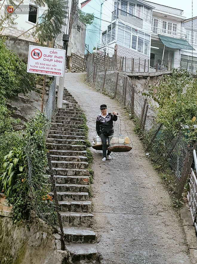 Người dân sống gần con dốc hot nhất Đà Lạt lên tiếng về tấm biển cấm quay phim chụp hình: Một ngày 4 vụ tai nạn xảy ra - Ảnh 2.