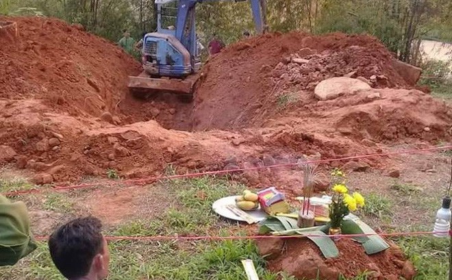 Thi thể phụ nữ cuốn chăn nằm dưới giếng hoang, nghi là người đã mất tích bí ẩn 2 tháng trước - Ảnh 1.