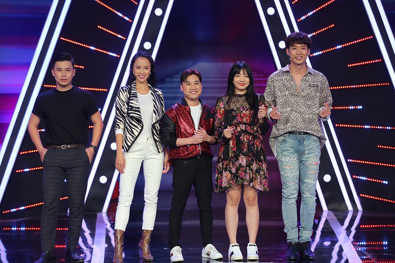 Hari Won hớn hở giới thiệu em gái ruột trên truyền hình và cái kết - Ảnh 2. Hari Won hớn hở giới thiệu em gái ruột trên truyền hình và cái kết - Ảnh 2.