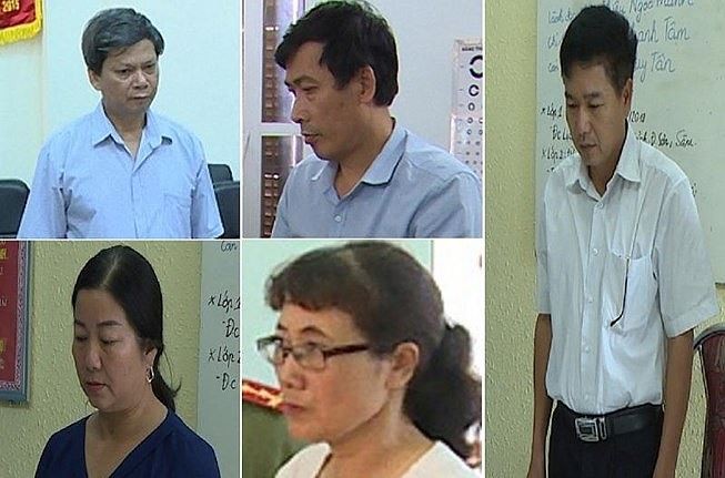 Phụ huynh c&oacute; con được n&acirc;ng điểm thi ở H&ograve;a B&igrave;nh, Sơn La - Ảnh 1.