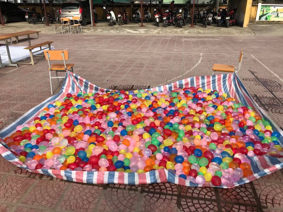 Đại chiến b&oacute;ng nước cuối cấp: Học tr&ograve; chuẩn bị ng&agrave;y đ&ecirc;m, quyết t&acirc;m endgame lớp bạn! - Ảnh 2.