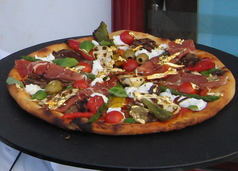 Top 4 chiếc pizza nổi tiếng không phải vì hương vị mà vì... quá đắt - Ảnh 1. Top 4 chiếc pizza nổi tiếng không phải vì hương vị mà vì... quá đắt - Ảnh 1.