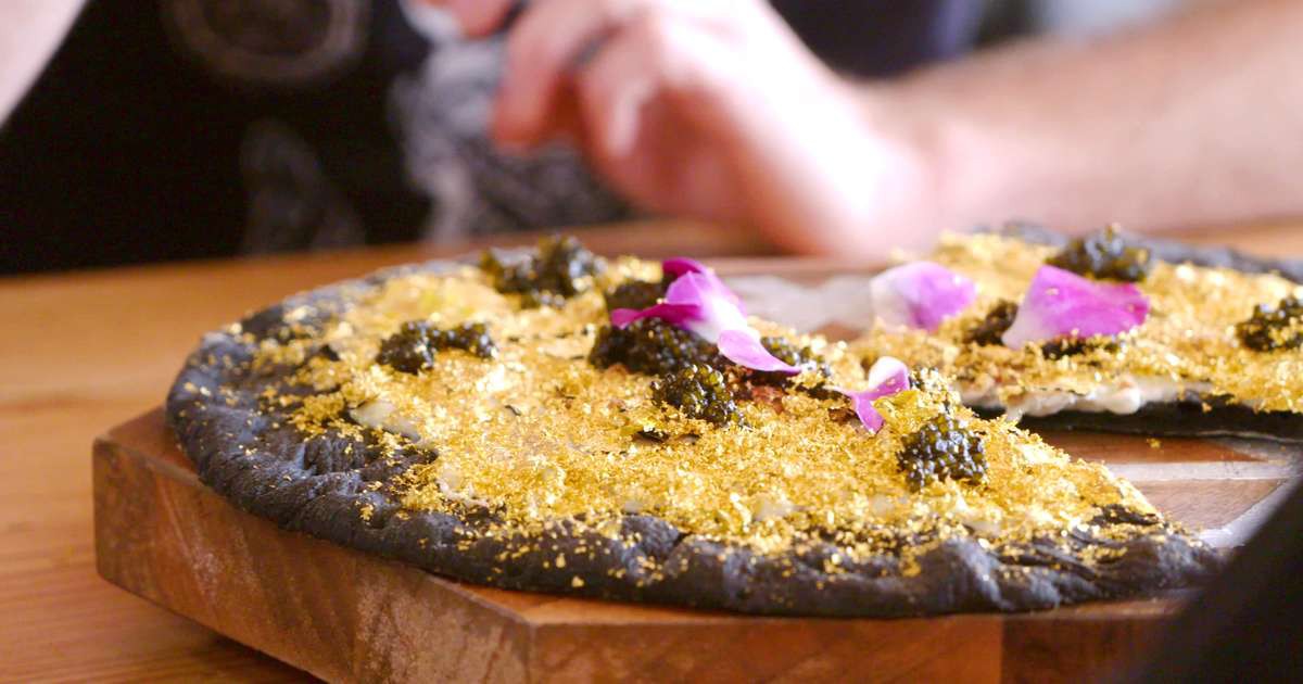 Top 4 chiếc pizza nổi tiếng không phải vì hương vị mà vì... quá đắt - Ảnh 2. Top 4 chiếc pizza nổi tiếng không phải vì hương vị mà vì... quá đắt - Ảnh 2.