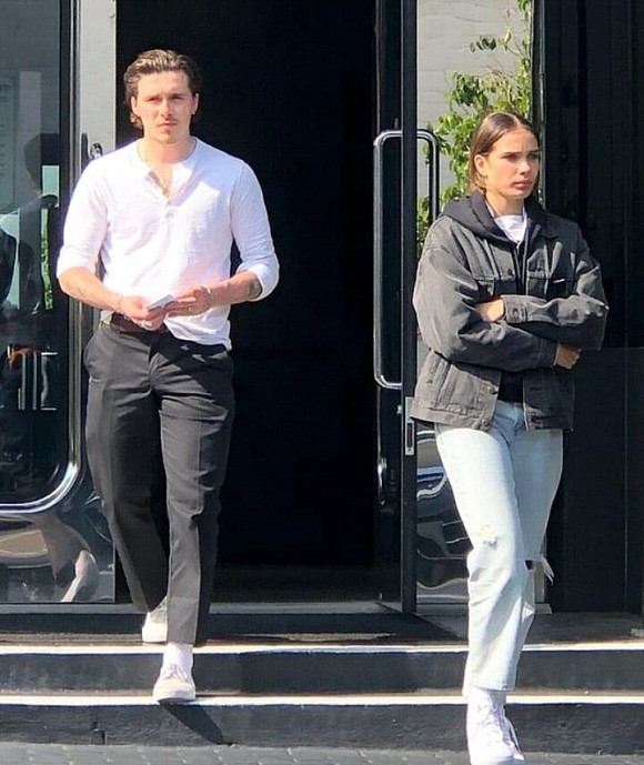 Brooklyn Beckham và bạn gái đứng trên bờ vực chia tay: Cãi vã đến độ mất kiểm soát, cả 2 cùng bật khóc trên đường - Ảnh 1.