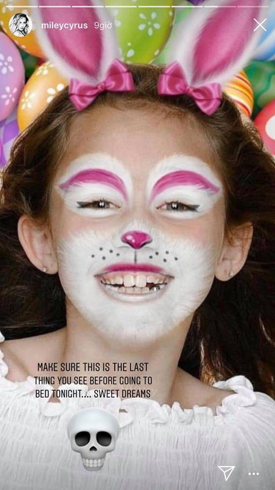 Nàng thỏ hot nhất Lễ Phục Sinh 2019: Làm cô dâu chưa lâu, Miley Cyrus tiếp tục nude 100%, khoe ngực trần táo bạo - Ảnh 2. Nàng thỏ hot nhất Lễ Phục Sinh 2019: Làm cô dâu chưa lâu, Miley Cyrus tiếp tục nude 100%, khoe ngực trần táo bạo - Ảnh 2.