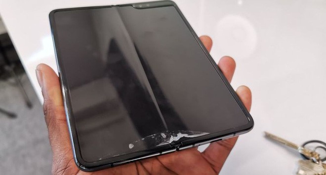 Samsung lùi ngày ra mắt Galaxy Fold thêm 1 tháng - Ảnh 1.