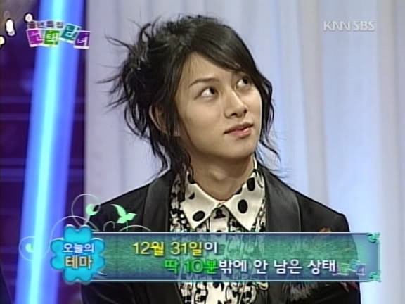 Thánh lầy Heechul (Super Junior) lại chơi nổi khi... cột tóc đuôi gà cài nơ trắng đi chấm thi - Ảnh 6.