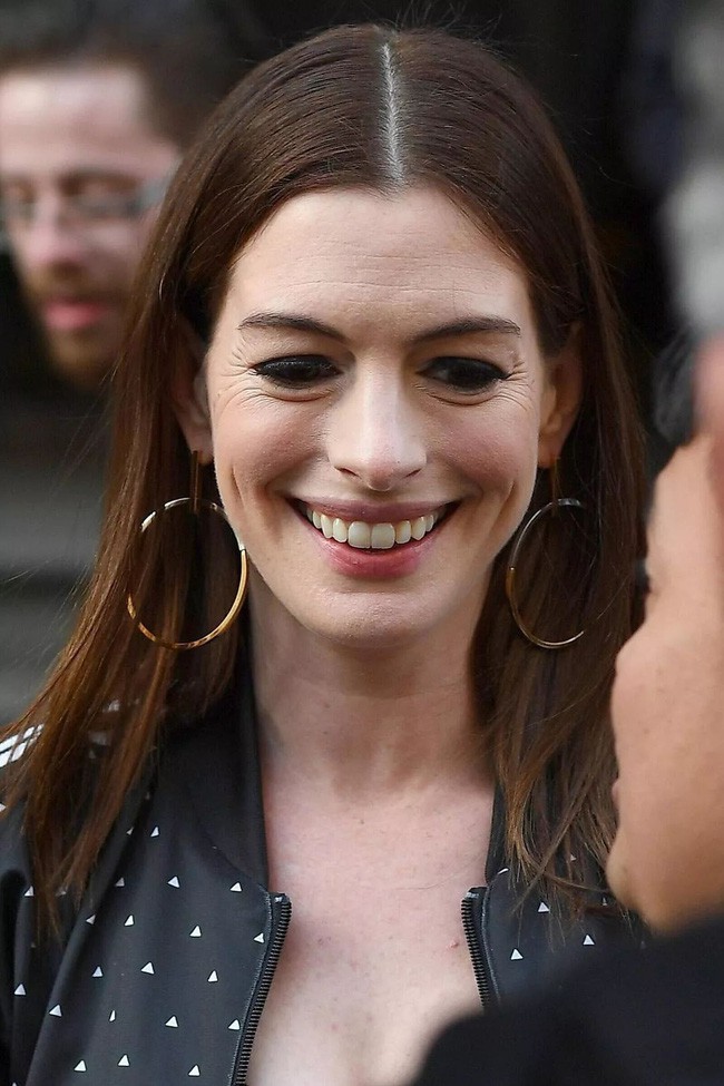 Từng gây sốt vì đẹp nín thở, mỹ nhân Anne Hathaway lộ gương mặt nhăn nheo đến mức khó lòng nhận ra - Ảnh 2.