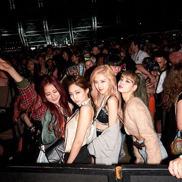 Coachella - sân khấu âm nhạc lừng danh thế giới, đã chào đón sự xuất hiện của Blackpink với màn trình diễn tuyệt vời và không thể nào quên. Cùng xem lại những hình ảnh đầy ấn tượng và cảm nhận sự kết hợp hoàn hảo giữa âm nhạc và nghệ thuật.