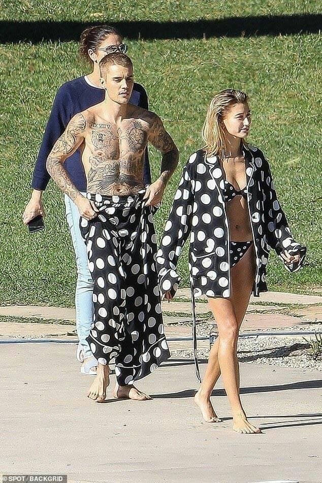 Justin Bieber v&agrave; phong c&aacute;ch thời trang mới khi đi cạnh Hailey Baldwin: Anh l&agrave; b&agrave; nội của em - Ảnh 2.