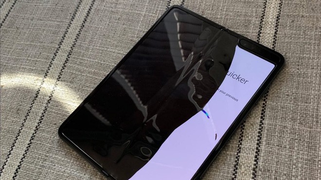 Samsung Galaxy Fold bị hoãn thời hạn ra mắt - Ảnh 1.