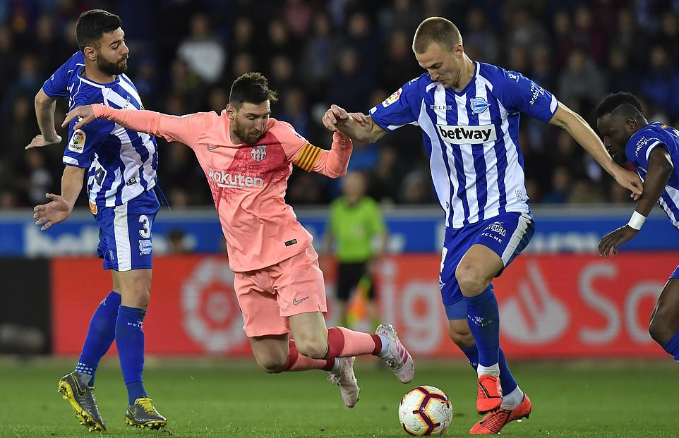 Messi ngồi dự bị, Barcelona vẫn thắng dễ để cách ngôi vô địch La Liga 3 điểm - Ảnh 7.