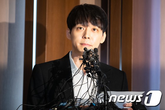 Park Yoochun: Hoàng tử gác mái năm nào sa ngã vì bê bối tình dục, trở thành con nghiện ma tuý chiêu trò của Kbiz - Ảnh 13.