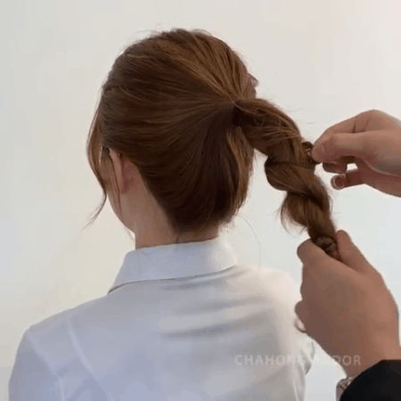 5 kiểu tóc búi siêu đơn giản giúp chị em thoát nóng trong mùa hè
