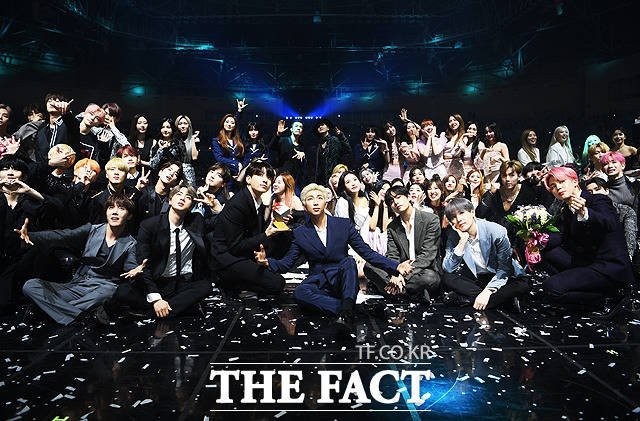 Kết quả The Fact Music Awards: Daesang không bất ngờ nhưng giải thưởng này gây tranh cãi khi bị “đại trà hóa” - Ảnh 1.