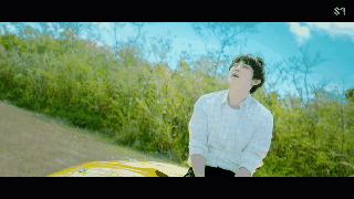 Bất ngờ với giọng hát của Chanyeol trong MV solo đầu tay ngập tràn nắng vàng, biển xanh, cát trắng - Ảnh 2.