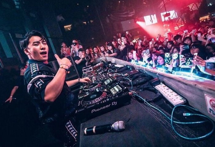 Seungri biến YG thành công ty bê bối nhất hiện nay: Cảnh sát tuyên bố điều tra YG về bê bối mại dâm và đây là lý do - Ảnh 3. Seungri biến YG thành công ty bê bối nhất hiện nay: Cảnh sát tuyên bố điều tra YG về bê bối mại dâm và đây là lý do - Ảnh 3.