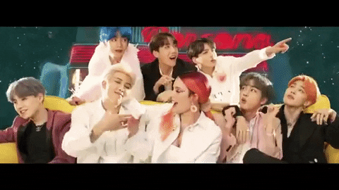 BTS tặng fan MV “Boy With Luv” mới: Tưởng y hệt bản gốc nhưng có phân cảnh đặc biệt “sai ơi là sai”! - Ảnh 3.