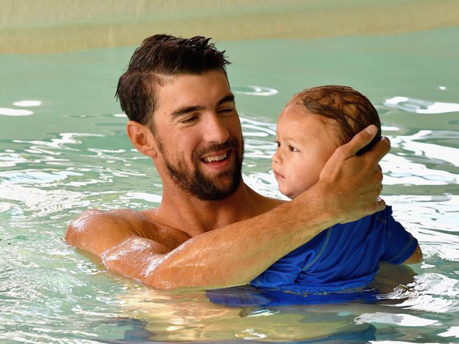 Michael Phelps dạy con bơi từ khi 3 th&aacute;ng tuổi, v&agrave; đ&acirc;y l&agrave; b&iacute; quyết của anh ấy - Ảnh 2.