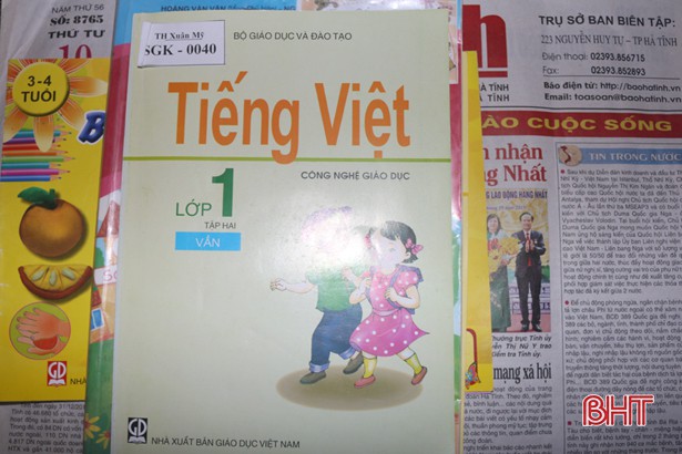 Ngạc nhiên bé gái chưa đầy 4 tuổi ở Hà Tĩnh đọc sách báo như người lớn - Ảnh 3.