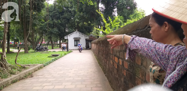 Hà Nội: Ông lão 81 tuổi bị người dân bắt quả tang sàm sỡ cô gái tâm thần trong nhà vệ sinh công cộng - Ảnh 2.