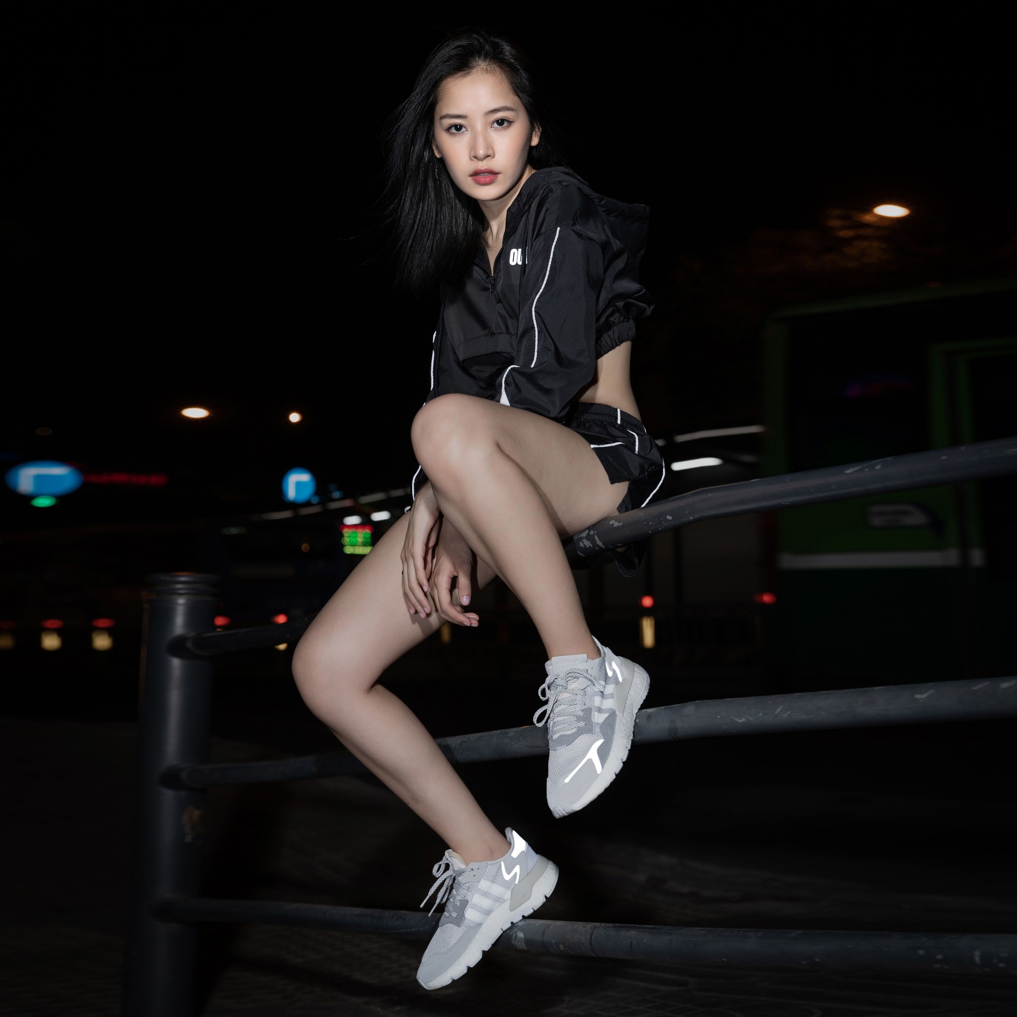 Chi Pu và dàn sao biến hình ấn tượng với “Chiến binh bóng đêm” - Ảnh 2. Chi Pu và dàn sao biến hình ấn tượng với “Chiến binh bóng đêm” - Ảnh 2.