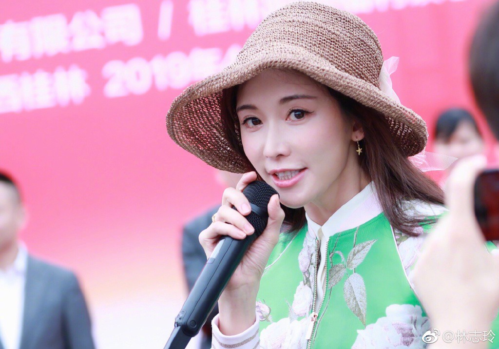 Lê Tư khiến chồng say đắm cung phụng, Trần Hảo lu mờ học trò kém gần 2 giáp, tất cả là nhờ nhan sắc hack tuổi khó tin - Ảnh 41. Lê Tư khiến chồng say đắm cung phụng, Trần Hảo lu mờ học trò kém gần 2 giáp, tất cả là nhờ nhan sắc hack tuổi khó tin - Ảnh 41.