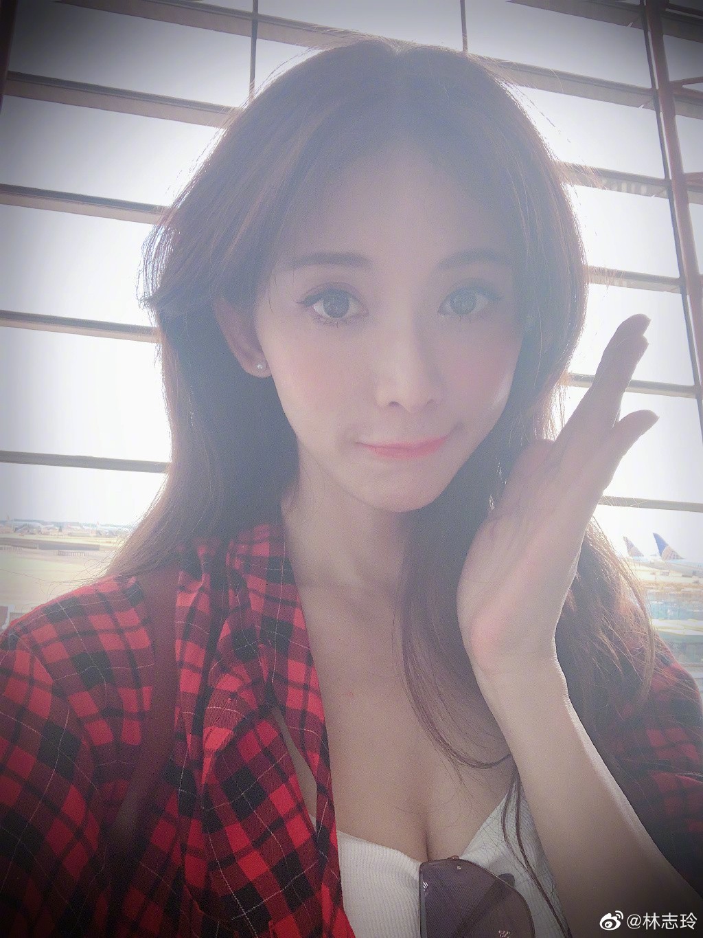 Lê Tư khiến chồng say đắm cung phụng, Trần Hảo lu mờ học trò kém gần 2 giáp, tất cả là nhờ nhan sắc hack tuổi khó tin - Ảnh 42. Lê Tư khiến chồng say đắm cung phụng, Trần Hảo lu mờ học trò kém gần 2 giáp, tất cả là nhờ nhan sắc hack tuổi khó tin - Ảnh 42.