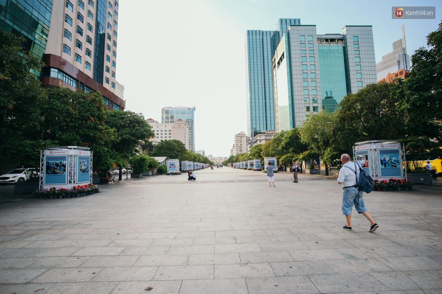 Sài Gòn bình yên lạ thường, đường phố vắng bóng phương tiện trong những ngày nghỉ lễ 30/4 - 1/5 - Ảnh 3.