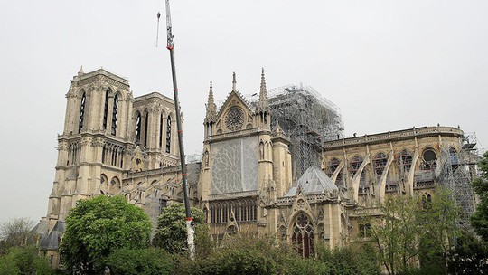  Bầu không khí Paris nhiễm độc chì sau vụ cháy Nhà thờ Đức Bà  - Ảnh 1.