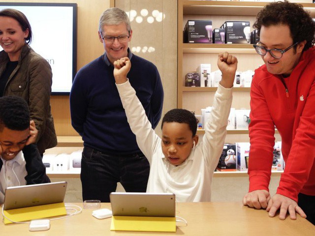 Điều hành Apple nghìn tỷ USD, CEO Tim Cook vẫn mua đồ lót giảm giá, muốn quyên hết tiền sau khi trả học phí cho cháu trai - Ảnh 4.