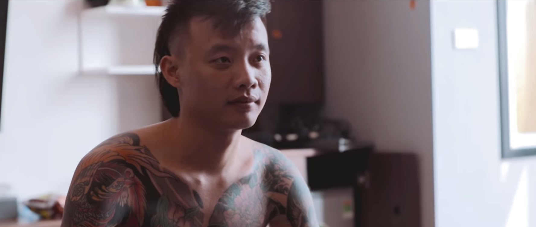 Mục sở thị phim giang hồ của Kh&aacute; Bảnh: T&igrave;nh tiết ng&acirc;y thơ, muốn hiểu phải đọc phụ đề - Ảnh 3.