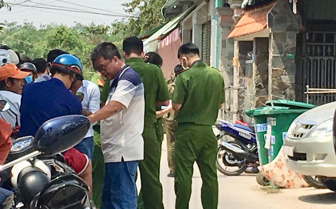 Ch&uacute; ruột ph&aacute;t hiện ch&aacute;u chết bốc m&ugrave;i trong ph&ograve;ng trọ - Ảnh 1.