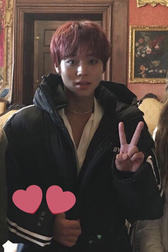 Hơn cả đụng h&agrave;ng, việc c&aacute;c cựu th&agrave;nh vi&ecirc;n Wanna One c&ugrave;ng mặc một chiếc &aacute;o lại mang &yacute; nghĩa khiến fan ấm l&ograve;ng - Ảnh 6.