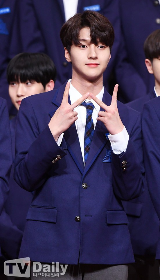 Loạt trai đẹp Produce X 101 makeup sương sương nhưng vẫn bị ánh đèn flash dìm hàng - Ảnh 6.