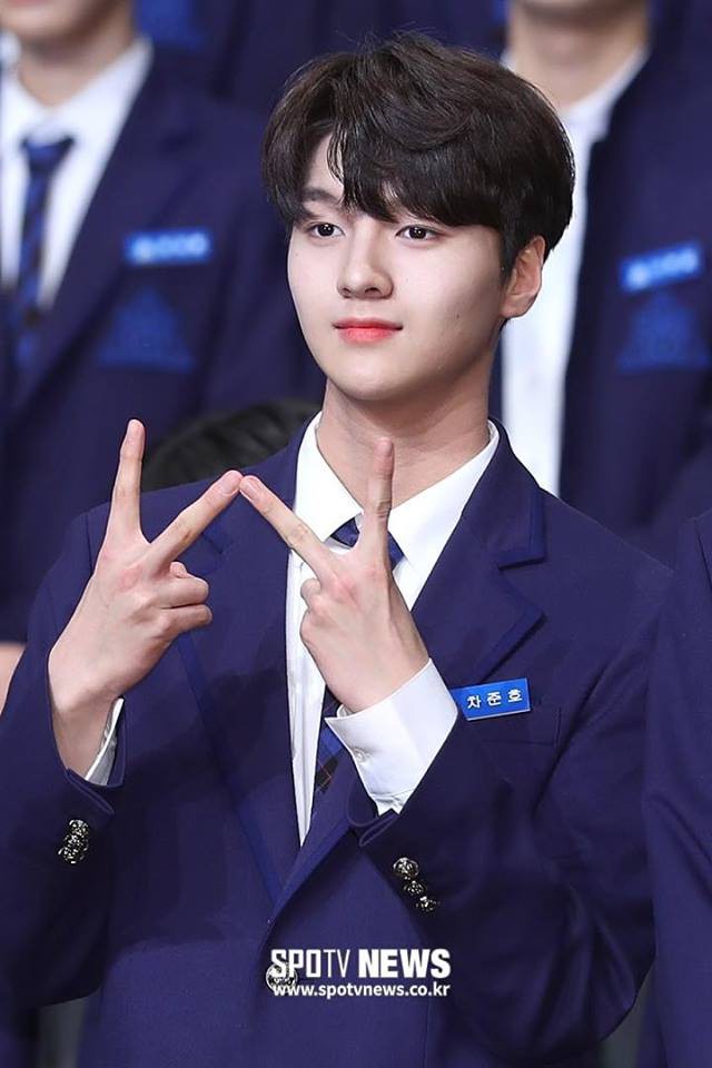 Loạt trai đẹp Produce X 101 makeup sương sương nhưng vẫn bị ánh đèn flash dìm hàng - Ảnh 5.