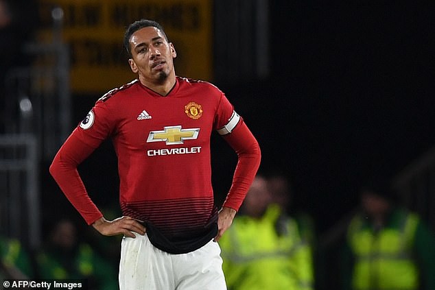 Tiết lộ nguyên nhân Chris Smalling phản lưới khiến MU thua Wolves - Ảnh 1.