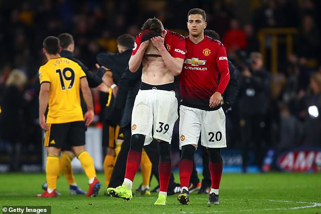 Tiết lộ nguyên nhân Chris Smalling phản lưới khiến MU thua Wolves - Ảnh 2.