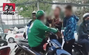 Phẫn nộ clip thanh ni&ecirc;n hung h&atilde;n đấm tới tấp v&agrave;o đầu b&aacute;c t&agrave;i GrabBike, qu&aacute;t nạt m&agrave;y c&oacute; đi kh&ocirc;ng? - Ảnh 2.