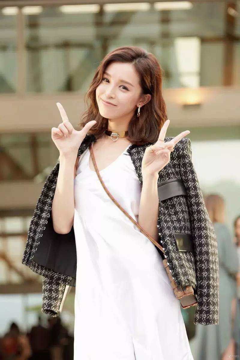 “Thần tiên tỷ tỷ” lộ ảnh cưới đẹp như cổ tích, chuẩn bị kết hôn với bạn trai giàu có vào tháng 10 năm nay? - Ảnh 11. “Thần tiên tỷ tỷ” lộ ảnh cưới đẹp như cổ tích, chuẩn bị kết hôn với bạn trai giàu có vào tháng 10 năm nay? - Ảnh 11.
