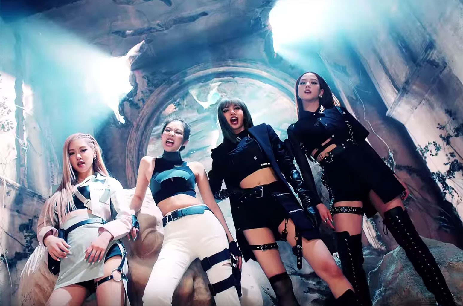 Ai ngờ Black Pink lột xác ngoạn mục thế này sau 3 năm debut: Nhan sắc đỉnh cao, từ thanh xuân hóa nữ hoàng quyền lực - Ảnh 5. Ai ngờ Black Pink lột xác ngoạn mục thế này sau 3 năm debut: Nhan sắc đỉnh cao, từ thanh xuân hóa nữ hoàng quyền lực - Ảnh 5.