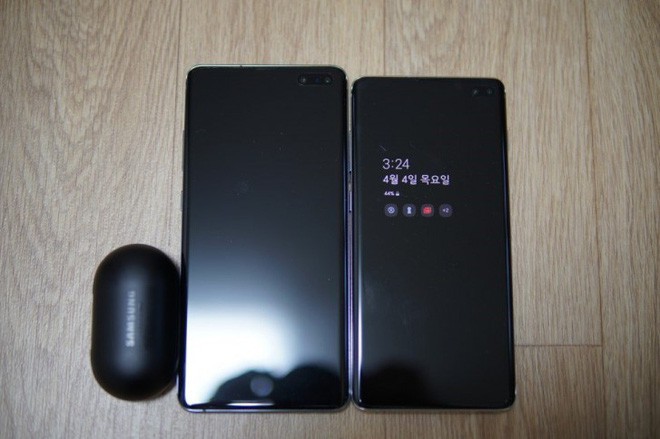 Mở hộp chiếc Galaxy S10 5G đầu tiên: Màn hình 6,7 inch siêu lớn, 6 camera và củ sạc khủng - Ảnh 6.